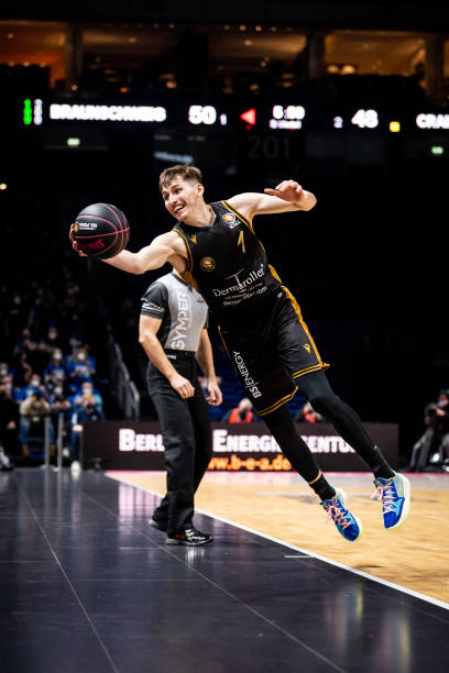 轻的边后卫 轻的边后卫